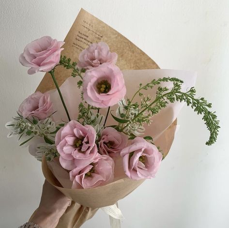 bouquet • bouquet of flowers • bouquet of flowers aesthetic • flowers • flower inspo • roses • gardening • aesthetic • korean flowers • korean bouquet • flower_maymood Bouquet Of Flowers Aesthetic, Korean Bouquet, Flowers Korean, Gardening Aesthetic, Aesthetic Korean, Aesthetic Flowers, Flowers Bouquet Gift, Flowers Aesthetic, Korean Aesthetic