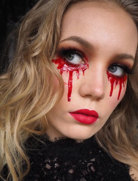 Blood tears easy halloween makeup - click to tutorial!  #halloweenmakeup #easyhalloweenmakeup #bloodtearsmakeup #fakebloodmakeup Halloween Makeup Videos, Halloween Makeup Blood, Blood Makeup, Vampire Makeup Halloween, Halloween Makeup Tutorial Easy, Halloween Makeup Sugar Skull, Blood Tears, Makeup Clown, Easy Halloween Makeup