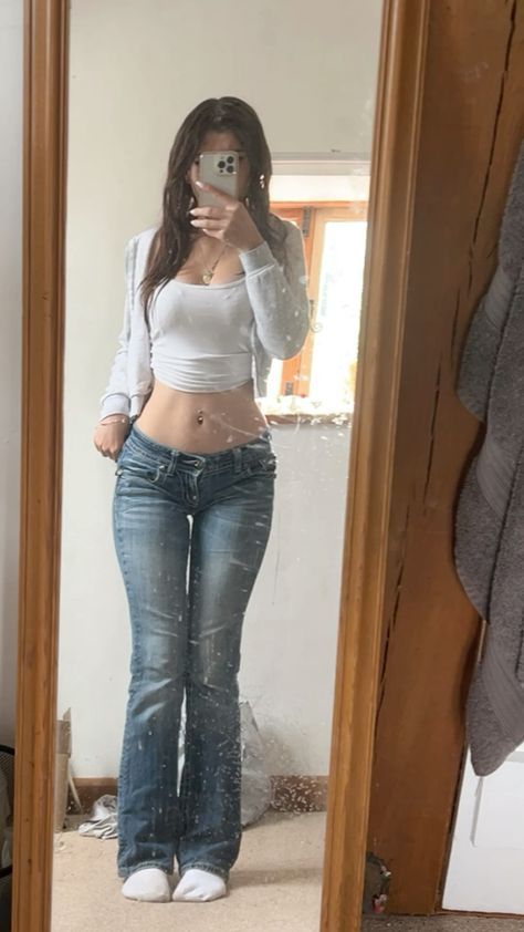 Low Rise Jeans And Heels Outfit, Rise Jeans Outfit, Belly Piercing Fits, Low Rise Fashion, Low Rise Jeans Style, Bootcut Low Rise Jeans Outfit, Miss Me Low Rise Jeans, Styling Miss Me Jeans, Low Rise Summer Outfits