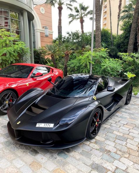 Black Ferrari, Laferrari Aperta, Cool Car Accessories, Ferrari Laferrari, Lux Cars, Drifting Cars, Fancy Cars, Super Luxury Cars, Classy Cars