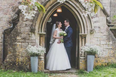 Check out some of our favorite English wedding traditions, inspired by centuries-old traditions. English Wedding Traditions, English Church Wedding, English Weddings, Traditional Church Wedding, The Love I Want, Western Style Dresses, Church Wedding Ceremony, Fic Ideas, Wedding Royal