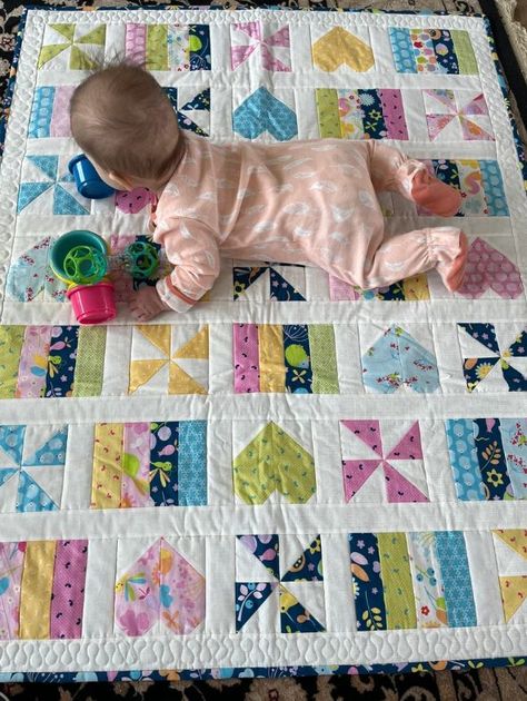 Quiltom Quilts With Hearts, Baby Quilts Patterns Free, Baby Quilts Patterns, Baby Quilt Ideas, Quilts For Babies, Fat Quarters Baby Quilt, Diy Throw Blankets, Colorful Baby Quilt, Pinwheel Quilts