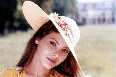 Ornella Muti Ornella Muti, Italian Actress, Old Money Style, Barbara Palvin, Board Ideas, Pretty Face, Girly Things, Art Style, Pretty People