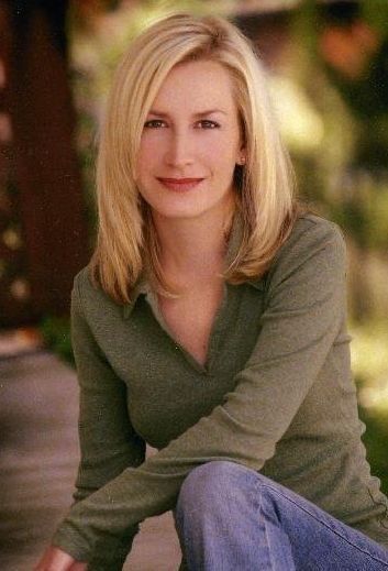 Pictures & Photos of Angela Kinsey - IMDb Angela Kinsey, Soft Autumn, 2000s Fashion Outfits, Women Humor, Real Beauty, Woman Crush, 2000s Fashion, Layered Haircuts, New Girl