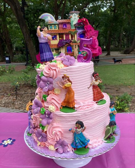 My 5 years old birthday cake Birthday Cake Eight Year Old, 5 Year Birthday Cake Ideas, Cake For 5 Year Girl, Birthday Cake For 8 Year Girl, Aesthetic Editor, Old Birthday Cake, App Ikon, 5th Birthday Cake, Girl Bday Party