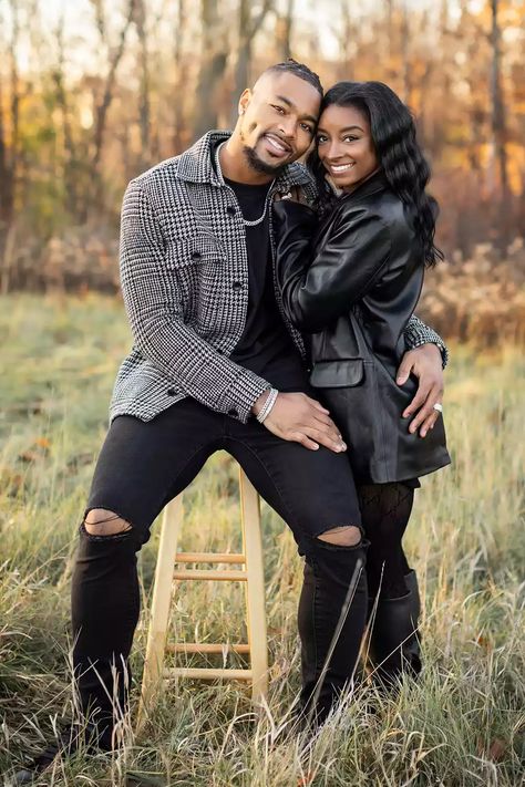 Black Couple Fall Photoshoot, Engagement Photos Outfits Black Couple, Photo Poses For Couples Casual, All Black Couples Photoshoot, Leadership Photoshoot, Couples Outfits Black People, Cards Photoshoot, Couples Poses Photography, Black Couples Photoshoot