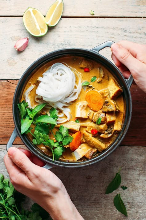 Easy Vegan Vietnamese Curry - Full of Plants Vietnamese Curry, Vegan Vietnamese, Vegan Thai Green Curry, Vegan Curry Recipes, Vegan Asian, Sans Gluten Sans Lactose, Vegan Curry, Outdoor Display, Vietnamese Recipes