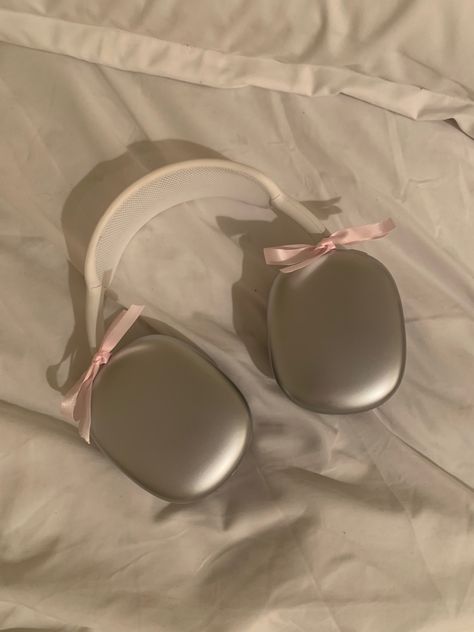 Bows On Headphones, Airpods Max Aesthetic Pink, Pink Ribbon Aesthetic, Airpods Max With Bows, Headphones With Bows, Airpod Max Headphone Aesthetic Pink, Cute Pink Headphones, Pro Bow, Headphone Decoration