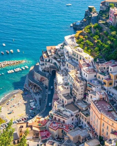 Amalfi Coast, Italy 🇮🇹 Salerno Italy, Italy Tourism, Amalfi Italy, Urban Beach, Amalfi Coast Italy, Italy Tours, Italian Language, Italy Photo, Classic Italian