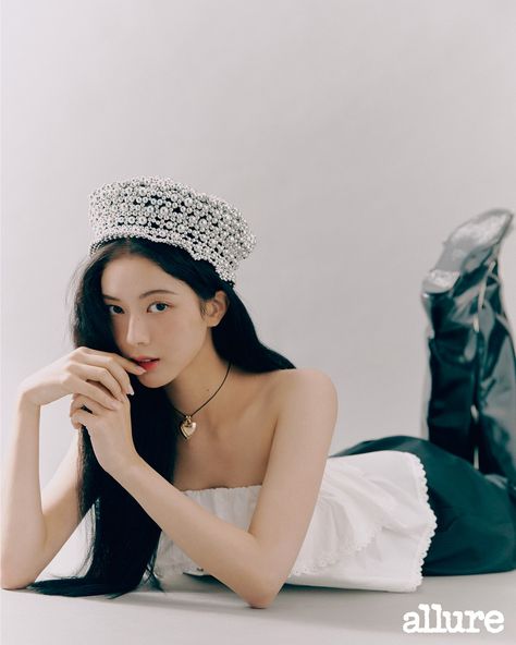 Magazine Photoshoot #rohjeongeui #allurekorea Actress Photoshoot, Allure Korea, Magazine Photoshoot, Open Your Heart, Korean Actress, Modern Outfits, Blackpink Rose, Girl Crush, Black Pink