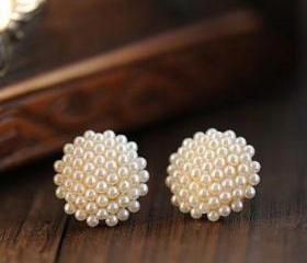 Adorable Pearl Embellished Earrings Gold Earrings Stud, Crystal Ear Cuff, Jewelry Ear, Faux Pearl Earrings, Moda Vintage, Earrings Stud, Online Earrings, Pearl Stud Earrings, Mode Vintage