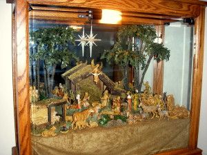 Fontanini Nativity Display Ideas, How To Display Nativity Sets, Nativity Display Ideas, Nativity Set Display Ideas, Nativity Sets Display, Nativity Display, Nativity Ideas, Fontanini Nativity, Nativity Stable