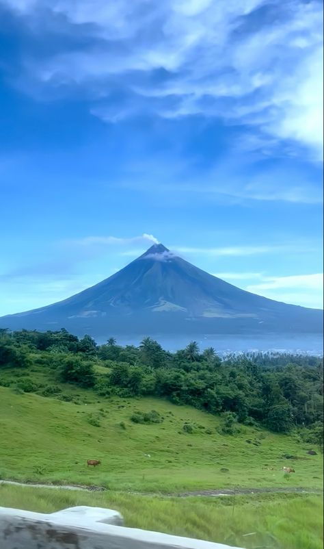 Perfect volcano Volcano Wallpaper, Mayon Volcano, Beauty Place, Beauty Places, Shiva Painting, Lord Shiva Painting, Countries Around The World, Lord Shiva, Volcano