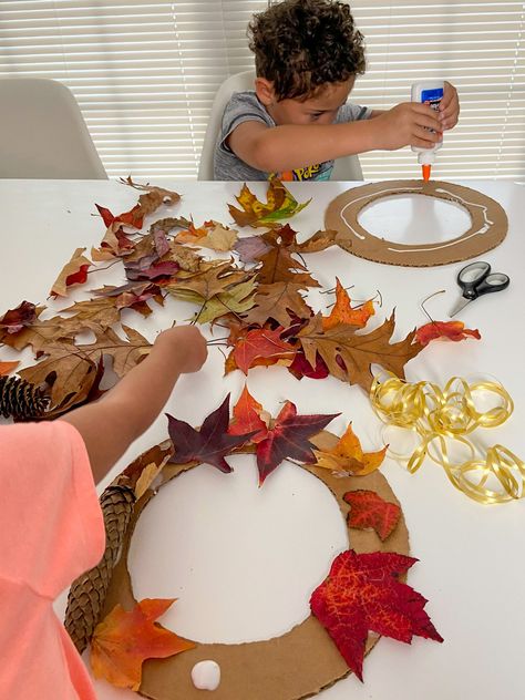 Fall Science Projects For Preschool, Kids Craft With Leaves, Toddler Fall Leaf Crafts, Autumn Arts And Crafts For Toddlers, Fall Leaf Kids Craft, Halloween Crafts With Leaves, Fall Wreath Kids Craft, Pine Cone Turkeys For Kids, Arts And Crafts With Leaves