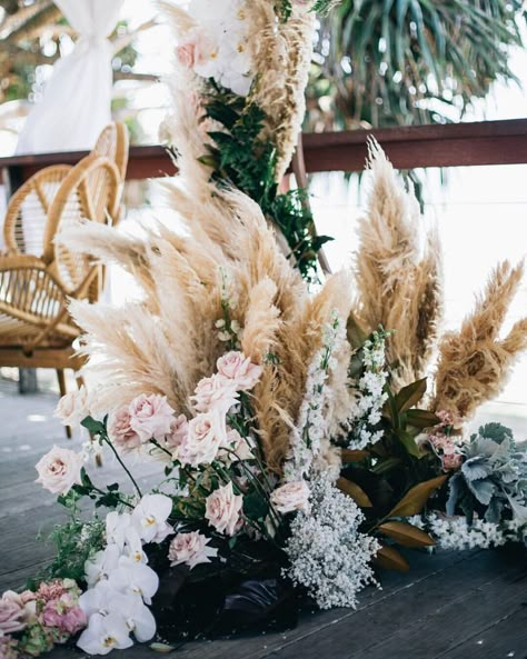 pampas grass floral display Grass Wedding, Wedding Boho, Wedding Aisle, Floral Display, Dreamy Wedding, Pampas Grass, Wedding Backdrop, Wedding Trends, Wedding Centerpieces