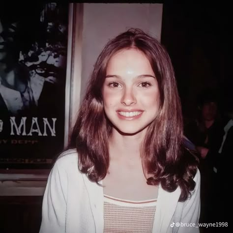 Young Natalie Portman, Girl Inspiration, Natalie Portman, Celebrity Look, It Girls, Aesthetic Girl, Role Models, Pretty Woman, Face Claims