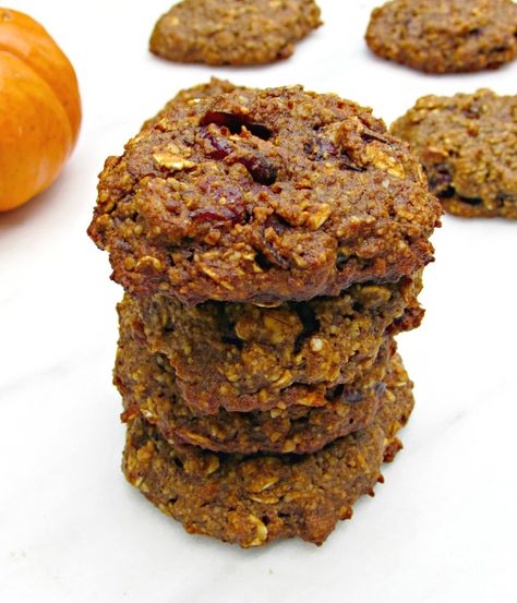 This fall-inspired recipe for Pumpkin Butter & Cranberry Cookies is healthy enough to eat for breakfast. These cookies are flourless and con... Pumpkin Pie Oatmeal, Flourless Cookies, Pumpkin Cookie Recipe, Pumpkin Cookie, Gluten Free Kids, Pumpkin Cranberry, Wfpb Recipes, Cranberry Cookies, Healthy Cookie Recipes