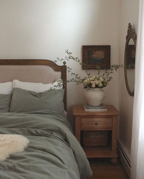 Oatmeal Colored Walls, Granola Bedroom Ideas, French Countryside Interior, Cozy French Bedroom, Flower Aesthetic Bedroom, Farmhouse Vintage Bedroom, Soft Cottagecore Aesthetic Bedroom, Green Cottagecore Bedroom, Wedding Photos In Bedroom