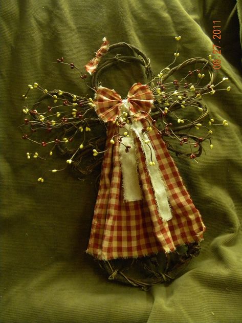 Grapevine Angel. $13.00, via Etsy. | Home Decor | Pinterest Grapevine Angel, Grapevine Ideas, Angel Ornaments Christmas, Primitive Angels, Fabric Angel, Primitive Fabric, Etsy Home, Willow Weaving, Primitive Art