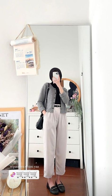 #lookoftheday #styleoftheday #outfitlook #outfitblog #inspirasiootdberhijab #modelhijab #ootdhijab #hijabootd #ootd #ootdshopee Ootd Celana Item, Ootd Cardigan Crop, Outfit Cardigan Hijab, Ootd Cardigan, Grey Hijab, Outfit Ngampus, Study Tour, Outfits Pastel, Ootd Hijab Casual