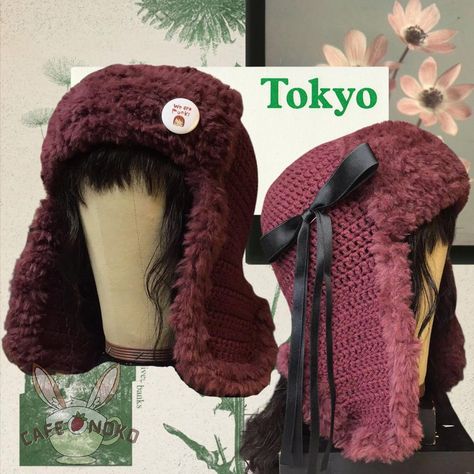 ✩*ೃ.⋆Cozy Trapper Hats~ NEW DROP SHOP IN LINK. Pattern by: @cafe.noko Crochet Ushanka Hat, Ushanka Crochet, Crochet Hat Cute, Crochet Ushanka, Cabbie Hat Outfit, Crochet Trapper Hat, Silly Accessories, Silly Hats, Trapper Hat