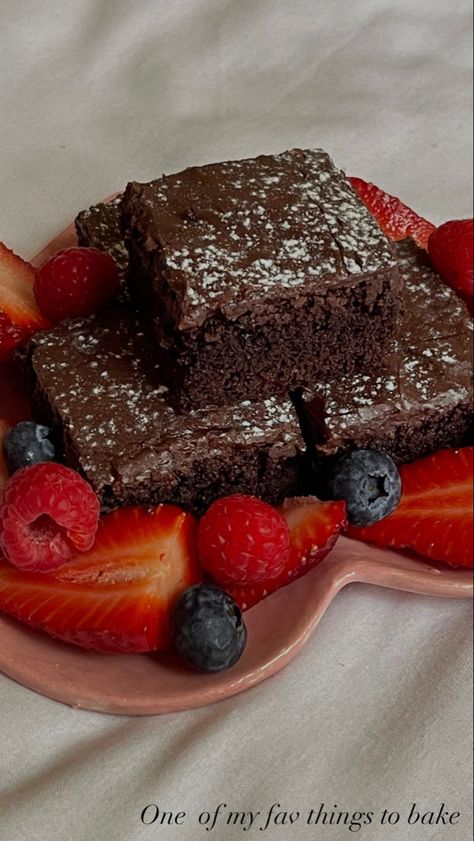 Baking Aesthetic, I Want Food, Brownie Desserts, Homemade Brownies, No Bake Brownies, Brownie Bites, Bakery Cafe, Bake Shop, Brownie Recipes