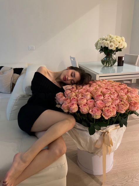 Amara Rossi, Flower Therapy, The Emperor, Foto Ideas Instagram, Feminine Aesthetic, Feminine Energy, Just Girly Things, Aesthetic Photo, Photo Poses