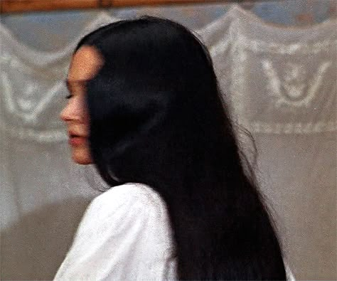 Juliet Capulet 1968 Aesthetic, Olivia Hussey Romeo And Juliet, Olivia Hussey Side Profile, Romeo And Juliet 1968 Olivia Hussey, Olivia Hussey Gif, Olivia Hussey Aesthetic, Female Faceclaims Gif, Olivia Hussey Juliet, Roma Woman