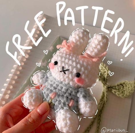 Crochet Patterns Step By Step, Crochet Phone Cover, Hello Kitty Crochet, Hand Knitting Diy, Crochet Eyes, Crochet Tutorial Pattern, Crochet Bunny Pattern, Crochet Keychain Pattern, Bunny Pattern