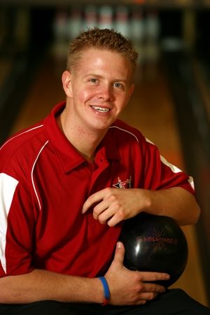 Photography - Seniors - Bowling Senior pose idea. Book your senior photos with www.hbphotomn.com  **This is not a honeybee photo. Senior Bowling Picture Ideas, Bowling Senior Pictures Guys, Bowling Poses Picture Ideas, Bowling Poses, Bowling Senior Pictures, Senior Themes, Honeybee Photo, Bowling Photoshoot, Bowling Pics