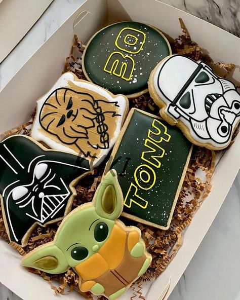 Space Cookies, Decoracion Star Wars, Star Wars Cookies, Star Wars Baby Shower, Cookie Party Favors, Star Ship, Star Wars Cake, Star Wars Birthday Party, Birthday Star