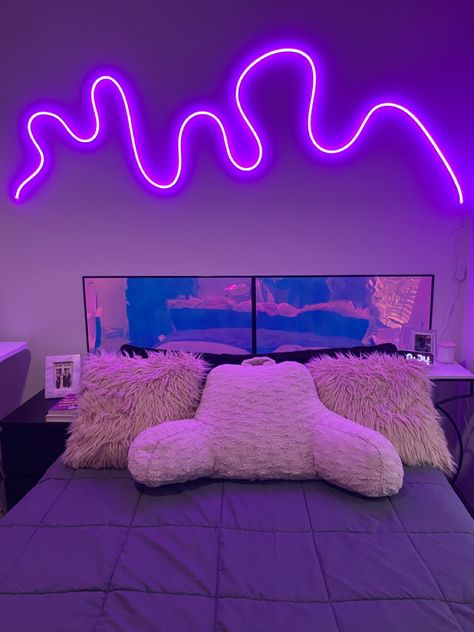 Iridescent Headboard, Wall Decor Game Room, Neon Lights Bedroom, Neon Rope, Neon Bedroom, Led Lighting Bedroom, Neon Room, Diy Headboards, Neon Sign Bedroom