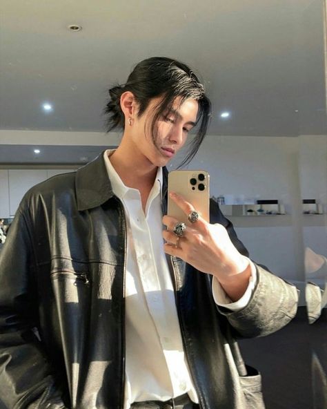 Yin Nezha, Asian Long Hair, Man Bun Hairstyles, Model Man, Men's Long Hairstyles, Men Haircut Styles, Boys Long Hairstyles, Man Bun, Man Fashion