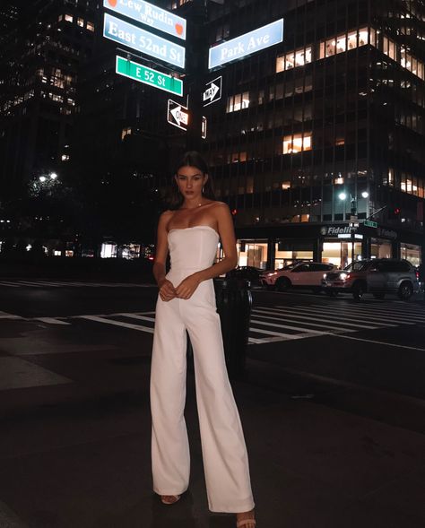 Olivia Rouyre, Ootd Poses, Cute Jumpsuit, Fashion Model Poses, Standing Poses, Fashion Photography Poses, Photo Pose Style, Best Photo Poses, Photography Poses Women