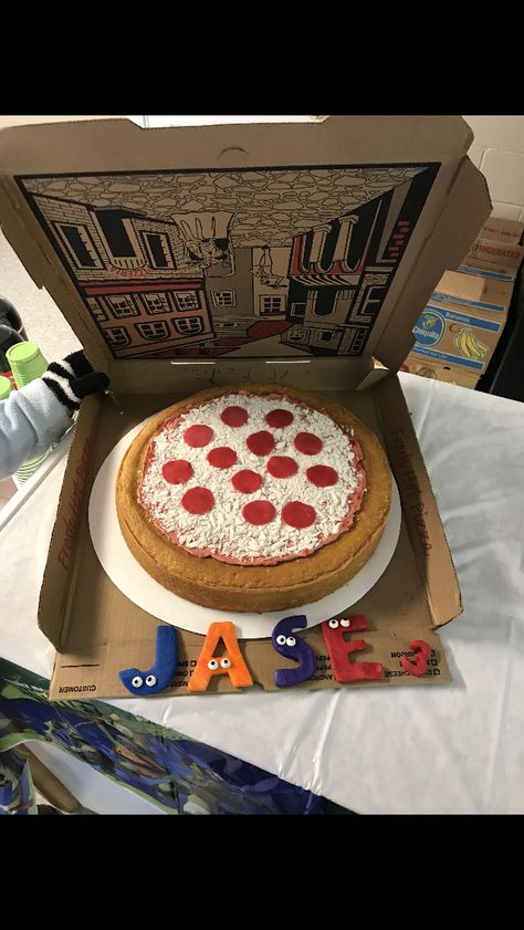 Ninja turtle pizza cake Turtle Pizza, Ninja Turtles Pizza Art, Ninja Turtle Pizza Cake, Turtle Bday Cake, Easy Turtle Cake Birthdays, Ninja Turtle Pizza, Pizza Cake, Types Of Cakes, Ninja Turtles