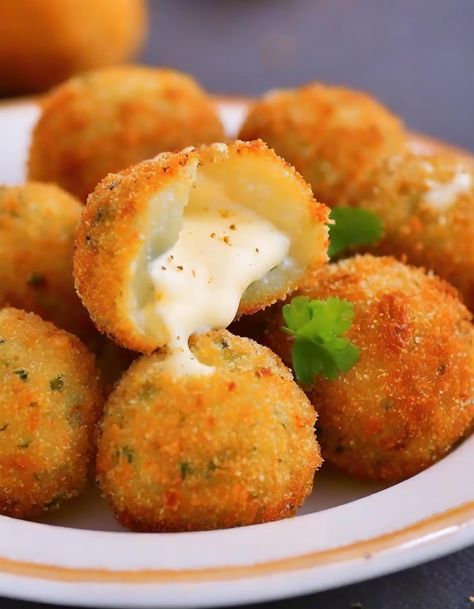 Baked Potato Cheese Balls Potato Cheese Balls Recipes, Cheese Potato Balls, Baked Cheese Balls, Cheese Ball Appetizers, Potato Cheese Balls Recipe, Stuffed Portobello Mushroom, Baked Potato With Cheese, Potato Cheese Balls, Stuffed Portobello