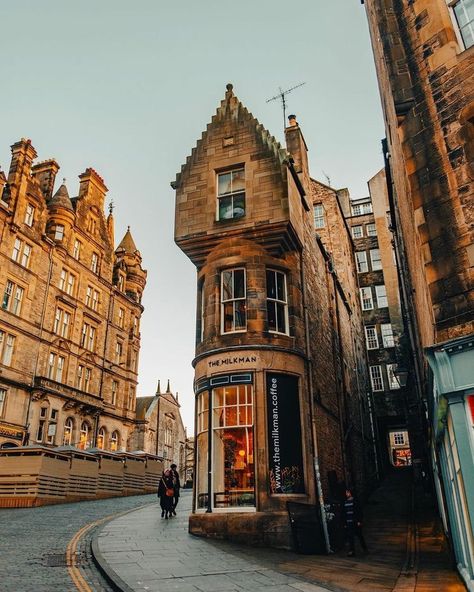 Scottish Coffee Shop, Cockburn Street Edinburgh, The Milkman Edinburgh, Milkman Edinburgh, Edinburgh Life, Edinburgh Aesthetic, Scotland Street, The Milkman, British Aesthetic