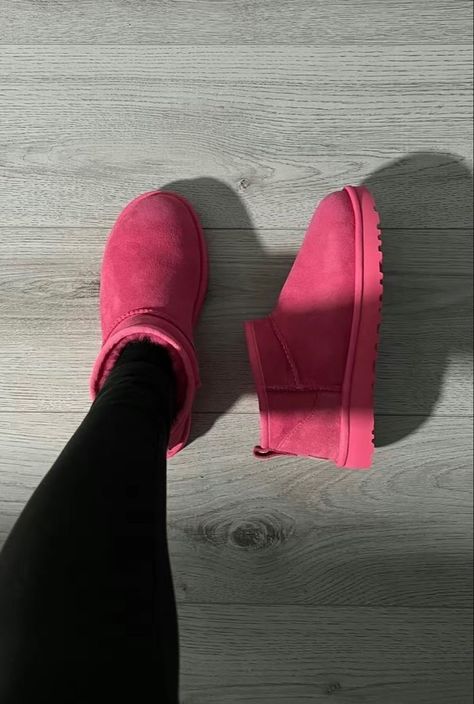 Amazon Gifts For Teens, Hot Pink Uggs, Teen Gift Ideas, Cute Uggs, Fluffy Shoes, Pretty Sneakers, Crocs Fashion, Pink Uggs, Trendy Shoes Sneakers