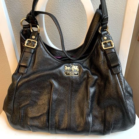 Leather Slouch Bag, Uni Bag, Trending Aesthetic, Coach Hobo, Inside My Bag, Handbags For School, Slouch Bags, Hair Clamps, Lifestyle Quotes