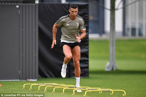 Cristiano Ronaldo took part in his latest Juventus training session as he works on his fit... Training Football, Ronaldo Training, Ronaldo Bicycle Kick, Ronaldo Bicycle Kick Vs Juventus, Cristiano Rolando Photo, Cristiano Ronaldo Training, Cristiano Ronaldo Young, Santiago Bernabeu, Hard Work Beats Talent