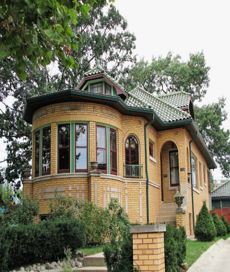 Chicago bungalow style brick house                                                                                                                                                                                 More Yellow Brick House, Victorian Tiny House, Craftsman Houses, Chicago Bungalow, Bungalow Cottage, Bungalow Style House, Bungalow Exterior, Bungalow Homes, Yellow House