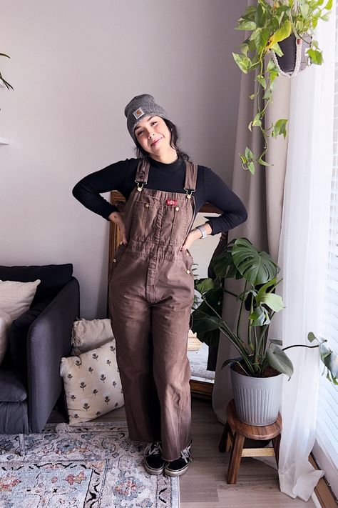 Bib Overalls Outfits, Brown Dickies Overalls Outfit, Vans Overalls Outfit, Dickies Overalls Outfits Women, Dickies Jumpsuit Women, Khaki Overalls Outfit, Overalls Women Outfits, Dickies Overalls Outfit, Brown Overalls Outfits