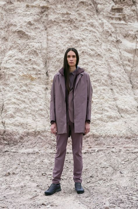 Veilance, Arc’teryx’s luxury diffusion #fashion line, is quietly attracting #style and attention from Paris and Milan. Luxury Lifestyle Couple, College Looks, Future Of Fashion, Luxury Lifestyle Fashion, Luxury Lifestyle Women, Luxury Sportswear, Performance Wear, Quiet Luxury, Women Life