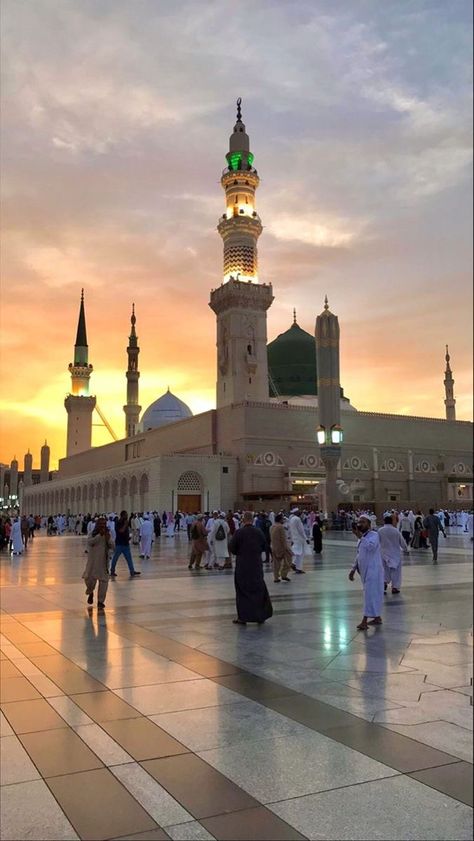 Medine Mosque, Masjid E Nabvi, Photo Islam, Medina Saudi Arabia, Mecca Madinah, Deep Photos, Ayat Quran, Mosque Architecture, Mecca Wallpaper