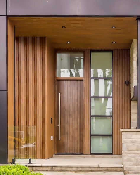 Let your entrance door do all the talking about your classy taste✨ Simple, Modern, and Classy💯 . 🚪| Single Door with Sidelight 🪵| Sapele… | Instagram Mid Century Modern Entry Door, Mid Century Modern Front Door With Sidelights, Midcentury Front Door, Midcentury Modern Front Door, Sliding Front Door, Door With Sidelight, Mid Century Modern Front Door, Back Door Entrance, Door Update