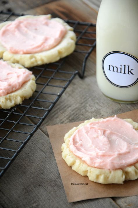 Swig Sugar Cookie Recipe, Swig Cookies, Tea Therapy, Swig Sugar Cookies, Sour Cream Frosting, Yummy Sugar Cookies, Lemon Sugar Cookies, Sour Cream Recipes, Buttermilk Chicken