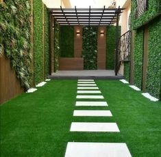 Grass Backyard, Green Wall Garden, Artificial Grass Backyard, Grass Decoration, Artificial Wall, Rooftop Patio Design, Artificial Grass Wall, Grass Design, Garden Wall Designs