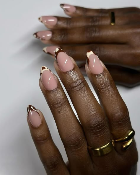 Almond Acrylic Nails Brown, Brown Almond Nails Design, Gel Short Nails, Short Fall Nails, Nail Vibes, Stilleto Nails Designs, Brown Acrylic Nails, Brown Nails Design, Lipstick Nails