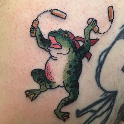 Toad Tattoo Design, Toad Tattoo, Frog Outline, Pnw Tattoo, Tree Frog Tattoos, Frog Tattoos, Skeleton Tattoos, Nunchucks, Tattoo Apprentice