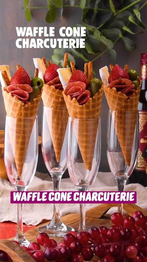 Cone Charcuterie, Food Appetizers Party, Charcuterie Cones, Recipes Easy Dinner, Catering Ideas Food, Charcuterie Inspiration, Waffle Cone, Party Food Platters, Charcuterie Recipes